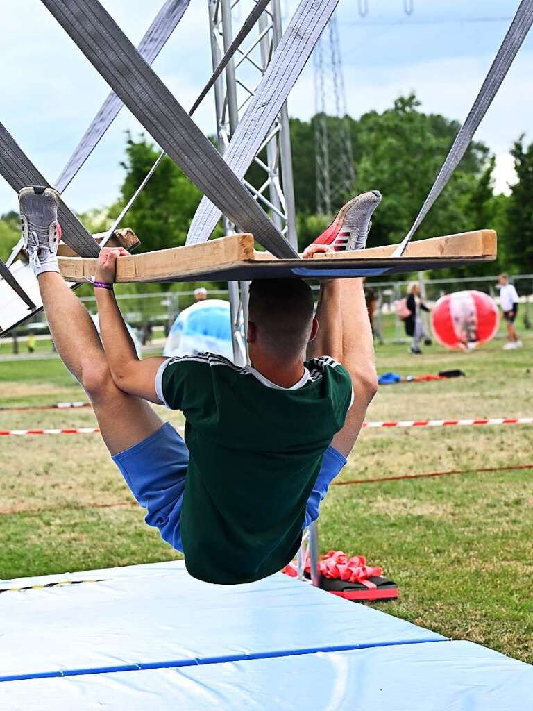 Sportlerinnen und Sportler zeigen beim Landesturnfest ihr Knnen, andere Kinder und Jugendliche knnen sportlichen Spa mitmachen.