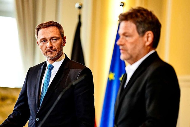 Finanzminister Christian Lindner (FDP,...stungen auf die Bundesbrger zukommen.  | Foto: Fabian Sommer (dpa)