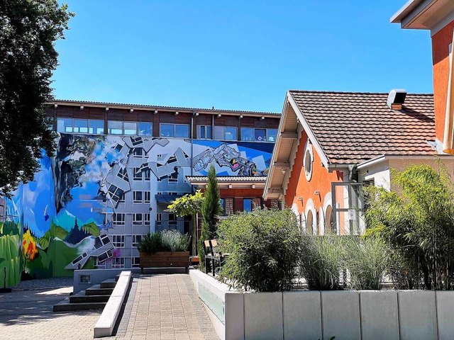 Die vom Knstler Wolfgang Krell neu ge...te Kletterwand im SAK Altes Wasserwerk  | Foto: Barbara Ruda