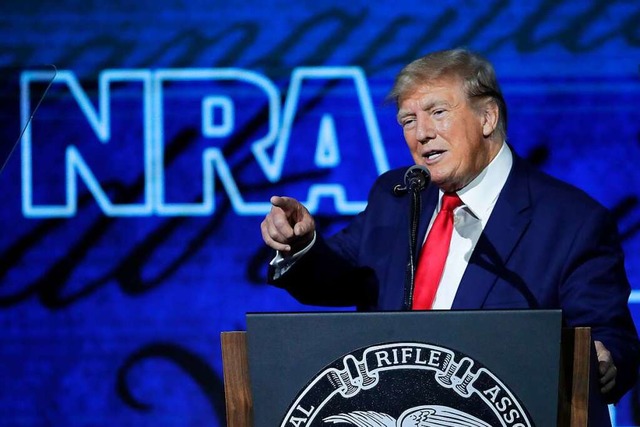Donald Trump war wieder Gast bei der NRA.  | Foto: Michael Wyke (dpa)