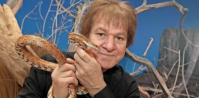 Helmut Hansen hat seine Liebe zu Tiere...er anderem hat er Schlangen gezchtet.  | Foto: Stefan Pichler