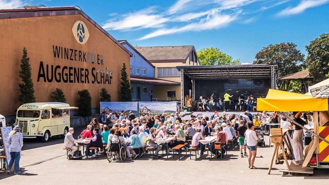 Rund um den offenen Winzerkeller an der B3 wurde   einiges geboten.  | Foto: Alexander Anlicker