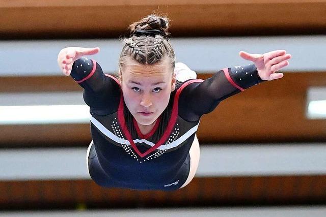 Ichenheimerin Indira Huermann springt auf dem Trampolin zum Synchron- und Einzel-Titel