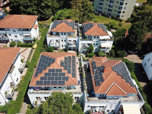 In diesem Quartier in Freiburg-Haslach nutzen die Mieter den Strom vom Dach.  | Foto: Energiedienst