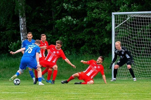 FC Neustadt gewinnt Derby: Wucht im Sturm gegen verzagende Leidenschaft