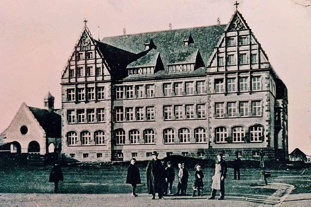 Die erste Sporthalle für Hansjakob- und Hebelschule wurde beim Bombenangriff 1944 zerstört