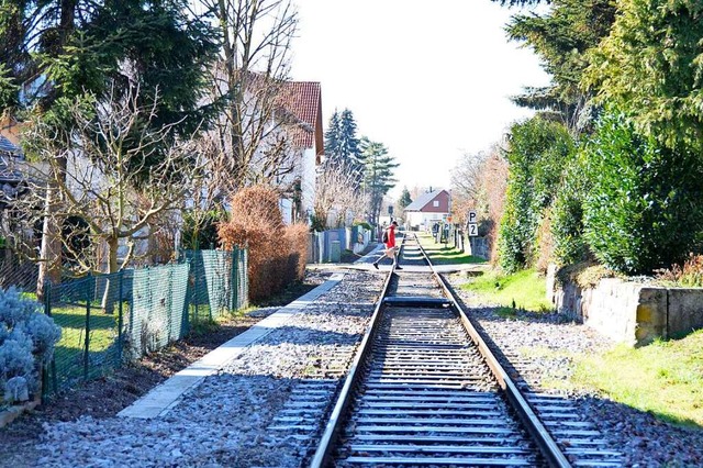 Die nahe Bebauung an den Gleise der Ka... fr rger beim S-Bahn-Betrieb sorgen.  | Foto: Moritz Lehmann