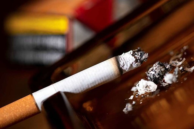 Vielen Menschen fllt es schwer, mit dem Rauchen aufzuhren.  | Foto: Sven Hoppe (dpa)
