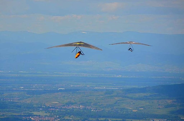 Drachenflieger nach dem Start vom Kandel.  | Foto: Felix Lieschke