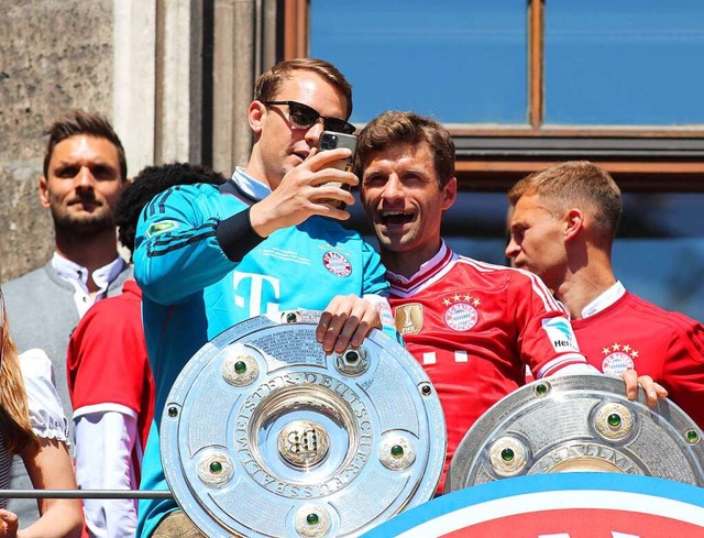 Top-Verdiener unter sich: Die Bayern-S...on bis zu 20 Millionen Euro beziehen.   | Foto: IMAGO/Ulrich Wagner