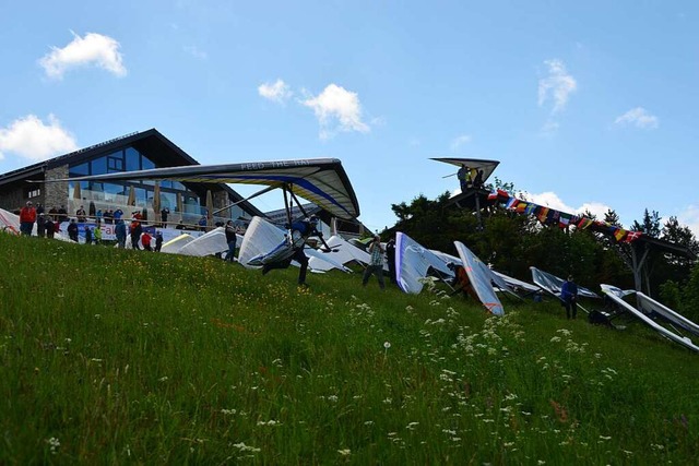 Ein Drache nach dem anderen erhebt sic... deutschen Meisterschaft in die Lfte.  | Foto: Felix Lieschke