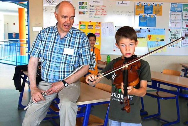 Ein Instrument lernen, ist nicht nur Jngeren vorbehalten.  | Foto: Horst David