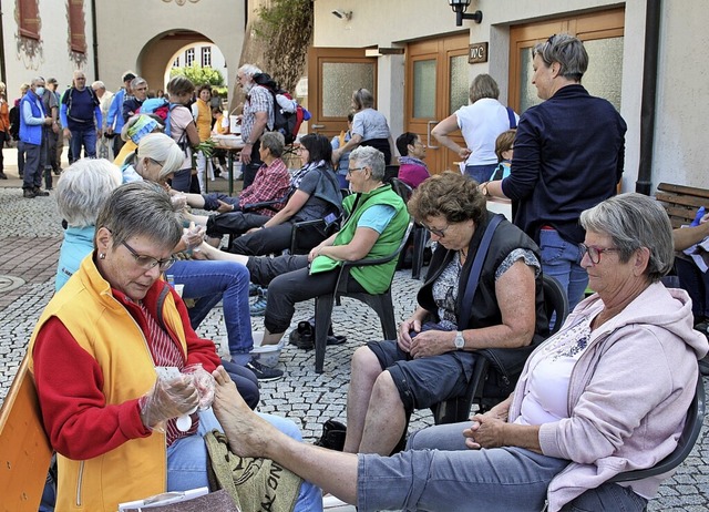 Wohltat nach 42 Kilometern Fumarsch: die  Fuwaschung  | Foto: Andreas Bhm