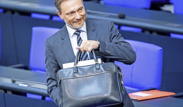 Finanzminister Christian Lindner (FDP) am Dienstag im Bundestag  | Foto: Michael Kappeler (dpa)