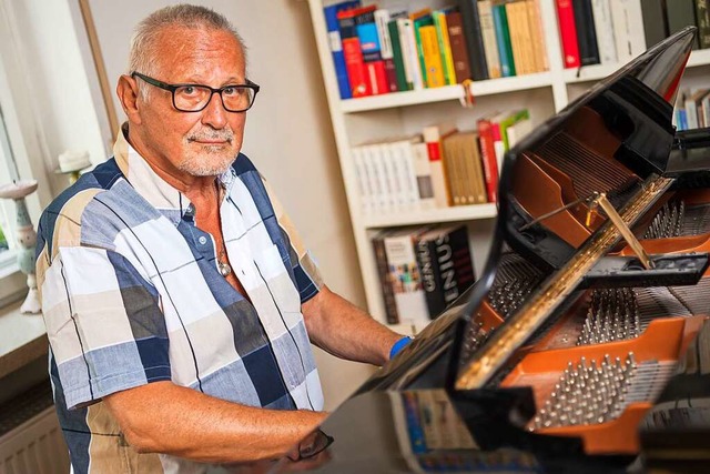 Bse Menschen haben keine Lieder? Konstantin Wecker am Flgel  | Foto: Peter Kneffel (dpa)