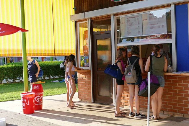 Zurzeit muss der beliebte Kiosk im Kanderner Freibad geschlossen bleiben.  | Foto: Victoria Langelott