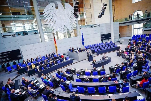 Bundestag zieht Zwischenbilanz zu Scholz’ Zeitenwende