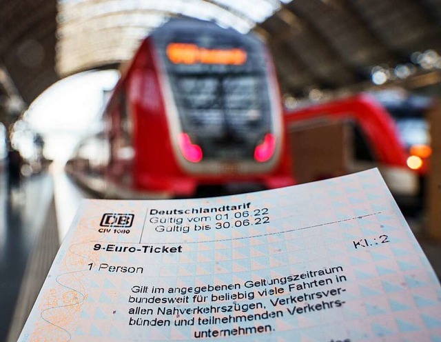 Ein 9-Euro-Ticket  | Foto: Frank Rumpenhorst (dpa)