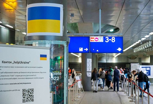 Der Hauptbahnhof in Berlin ist fr die...htlinge aus dem osteuropischen Land.   | Foto: Christophe Gateau (dpa)