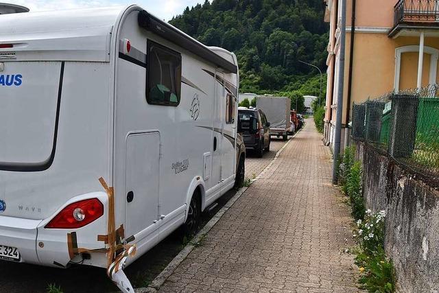 Dauerparkende Camper und Schrottautos sorgen in Zell für Ärger