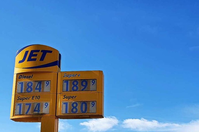 Die Benzinpreise gehen runter &#8211; auch  an dieser Tankstelle in Emmendingen.  | Foto: Hannes Selz