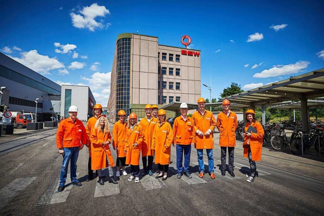 Am Projekt Beteiligte zu Gast bei den Badischen Stahlwerken in Kehl.  | Foto: Agentur für Arbeit Offenburg