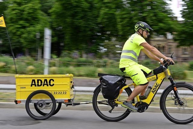 In Freiburg kommt der ADAC jetzt auch mit dem E-Bike zur Fahrradreparatur