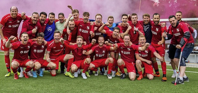 Die erste Mannschaft des FC Bergalinge...r Saison Meister in der Kreisliga B-3.  | Foto:  Ralf Schuble