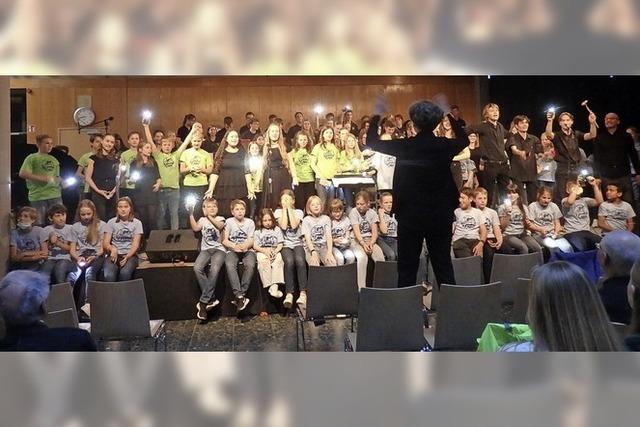 Schüler singen für Ukraine