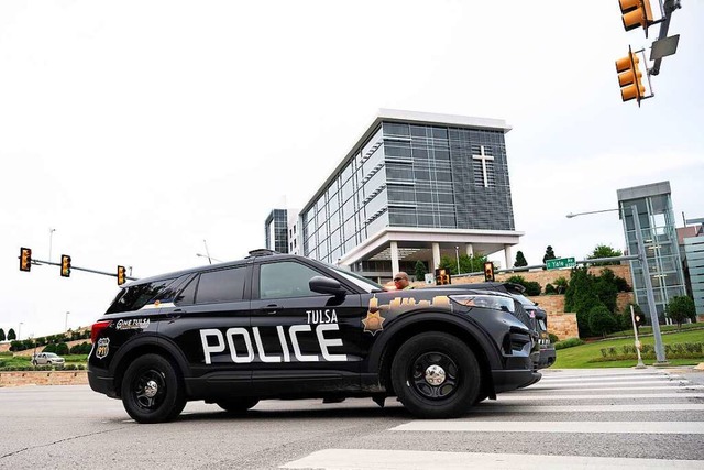 Polizei vor dem St.-Francis-Krankenhaus  | Foto: J Pat Carter (AFP)