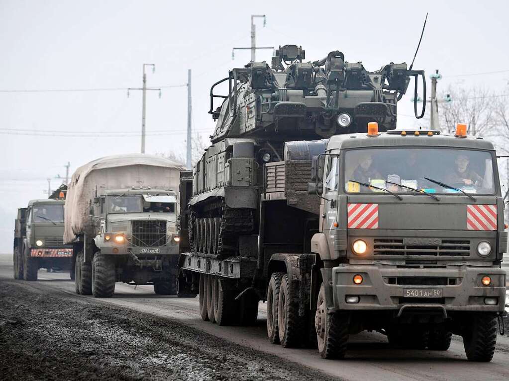 2. Mrz: Russische Militrfahrzeuge sind an der Grenze zur Ukraine  in der Belgorod-Region unterwegs. Whrenddessen verurteilt die UN-Vollversammlung den Angriffskrieg.