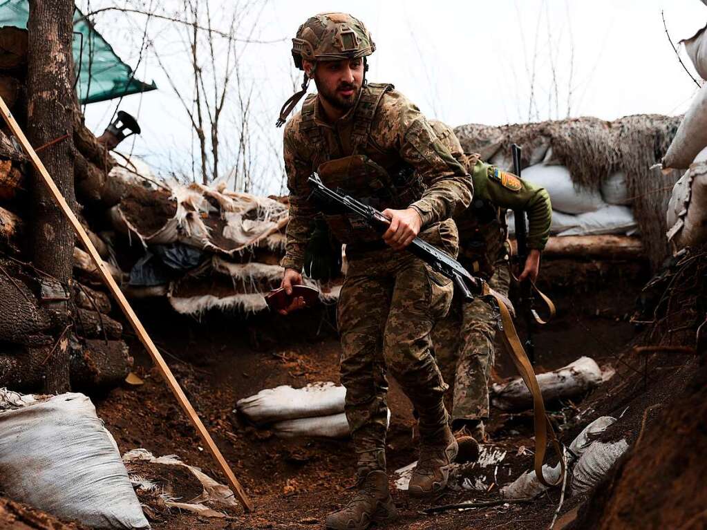 11. April: Ukrainische Soldaten im Schtzengraben bei Luhansk