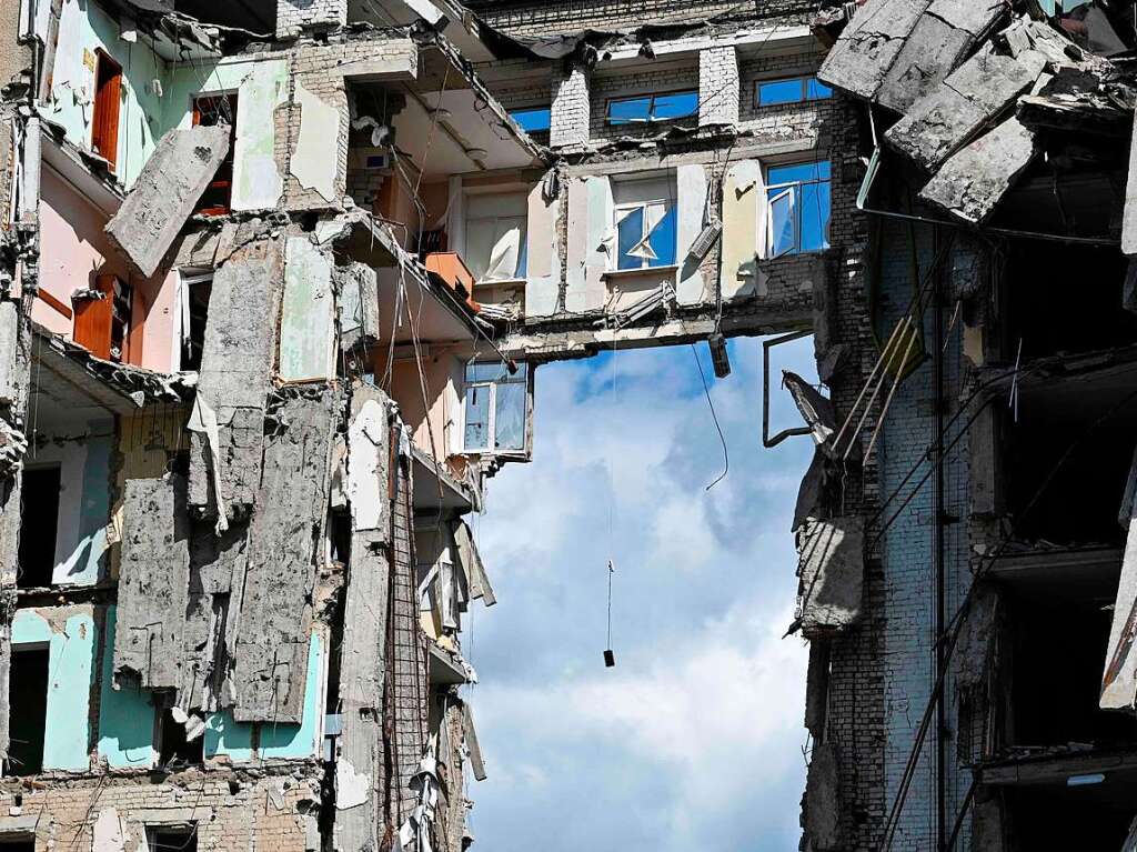 24. Mai: Dieses Foto aus der sdlich gelegenen Stadt Mykolaiv zeigt die Trmmer, die nach den Kampfhandlungen brig bleiben.