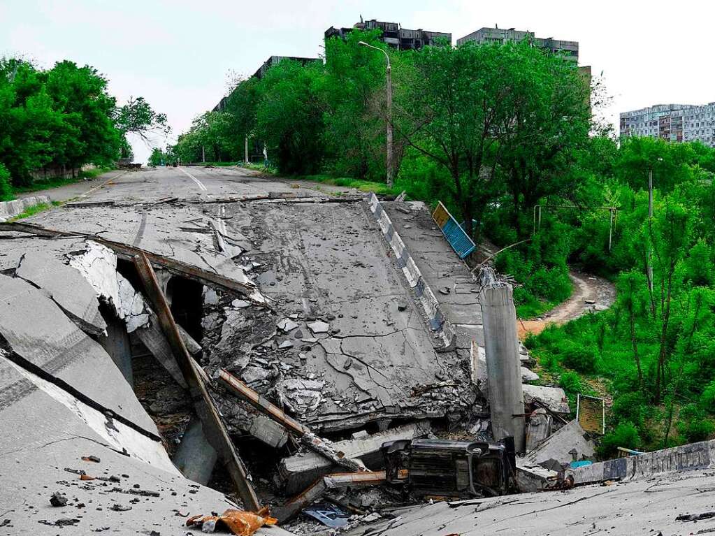 30. Mai: Eine von den ukrainischen Krften zerstrte Brcke, die den russischen Truppen die Weiterfahrt erschweren soll.