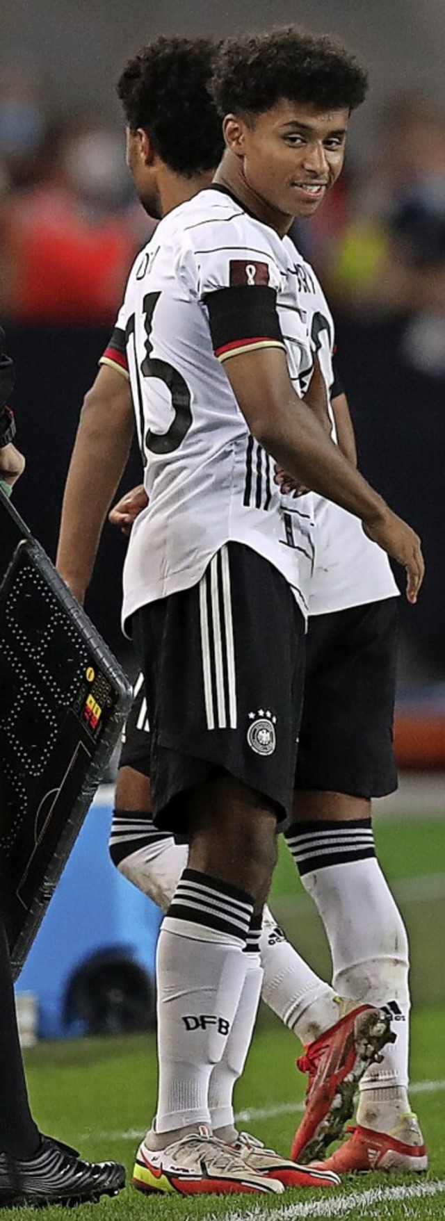 Karim Adeyemi  wird beim WM-Qualifikat...menien fr Serge Gnabry eingewechselt.  | Foto: Tom Weller (dpa)