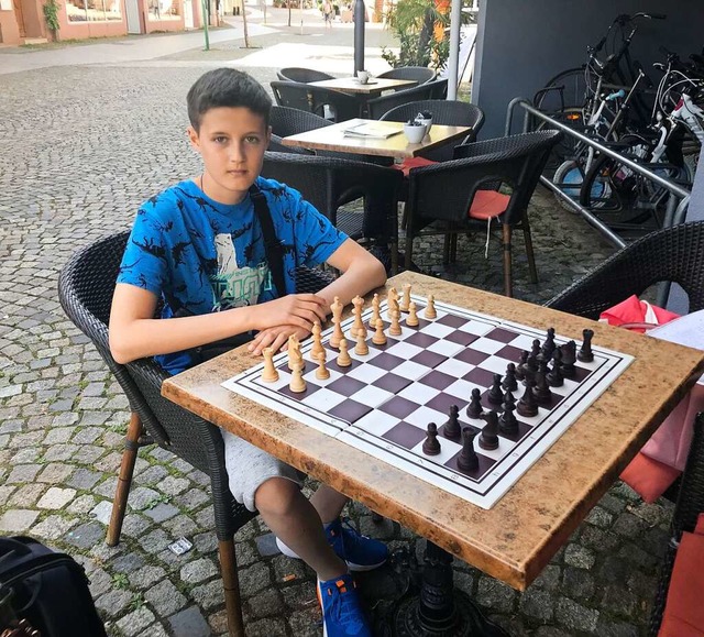 In Emmendingen lebt der  mit seiner Mu...itskyi (13). Er liebt das Schachspiel.  | Foto: Melanie Fix
