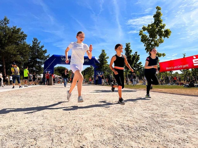 Laufen fr die Ukrainehilfe: Zirka 900...ms, erliefen im Seepark Spendengelder.  | Foto: Annika Vogelbacher