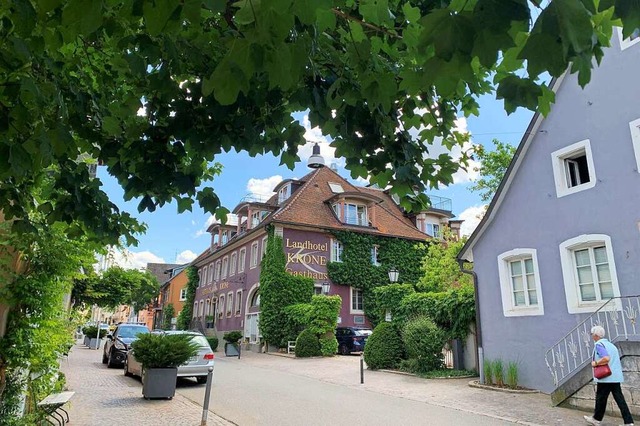 Die Heitersheimer Hauptstrae ist ein ...ufsbummel gab es schon mehr Geschfte.  | Foto: Simone Hhl