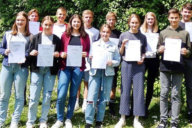 Diese  Schlerinnen und Schler des Er...en sind jetzt Schler-Medienmentoren.   | Foto: Sarah Schlenk