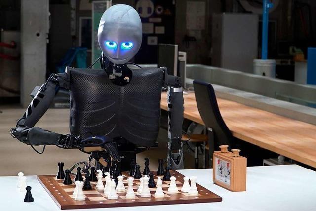 Schach-Premiere in Offenburg: Roboter gegen Mensch
