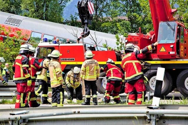 Mehrere Tote und viele Verletzte bei Zugunglück in Oberbayern
