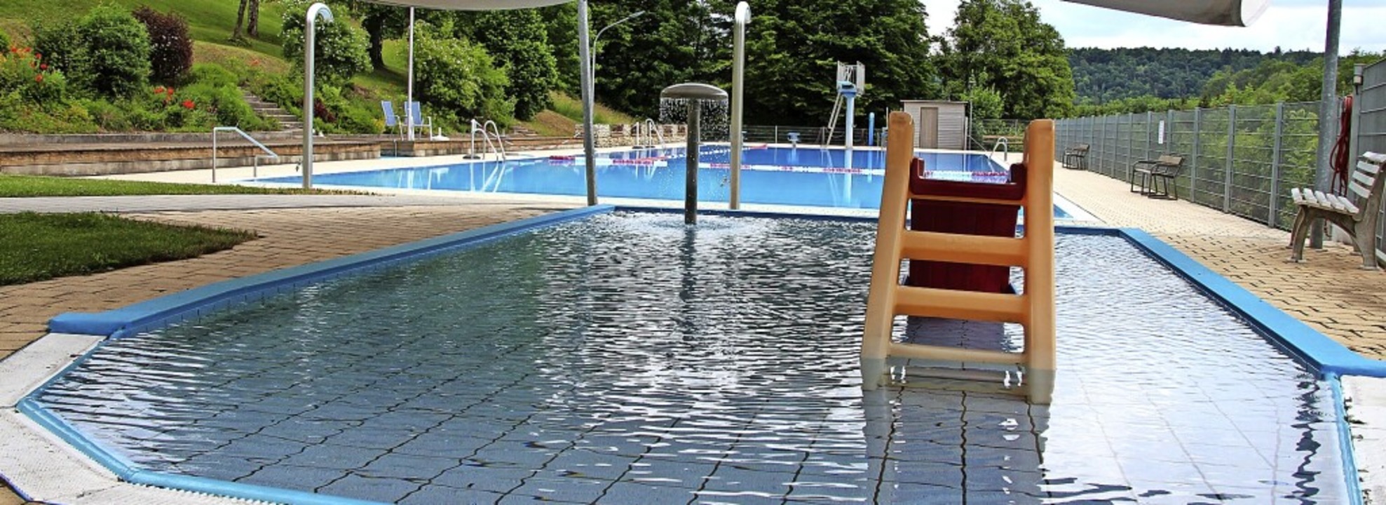 Es kann geschwommen und gebadet werden: Das Schwimmbad Stühlingen ist geöffnet.   | Foto:  