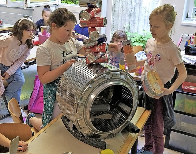 <BZ-FotoAnlauf>Schule am Heidenstein: ...tklssler bauen Instrumente aus Mll.   | Foto: Helmut Hlker