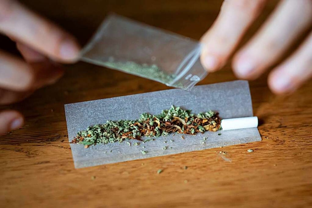 Im Koalitionsvertrag ist die Cannabis-Legalisierung verankert  | Foto: Fabian Sommer (dpa)