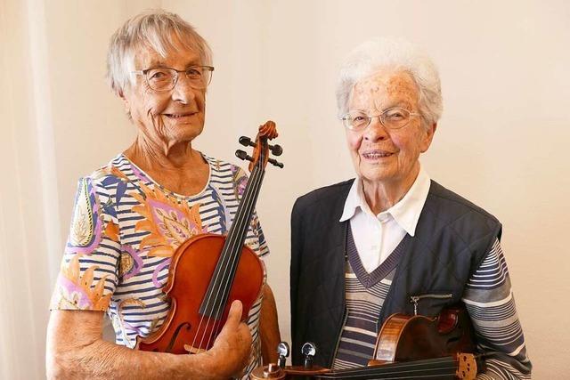 Zwei Neustdterinnen feiern 65- und 70-jhriges Orchesterjubilum