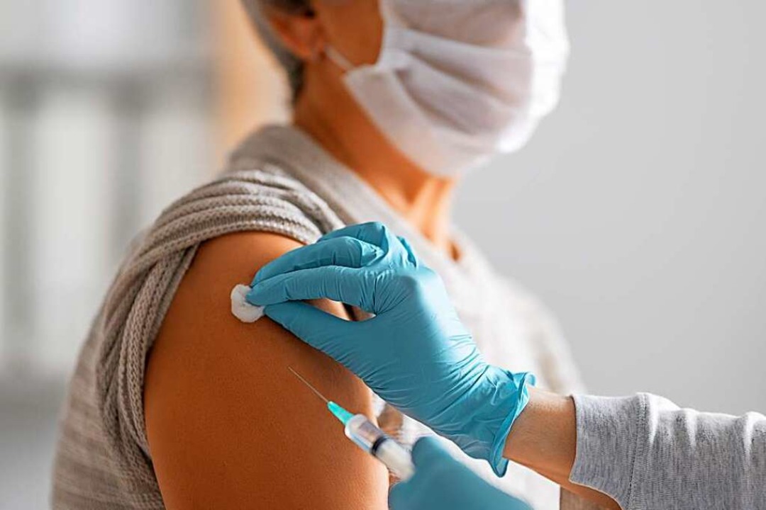 Nur sehr selten führt eine Impfung geg...sie es tun, wird es für Betroffene oft  | Foto: Konstantin Yuganov (stock.adobe.com)
