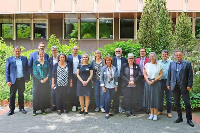 Dezernent Reinhard Kirr (l.) und Janin...nen und Referenten begren zu knnen.  | Foto: Landratsamt Ortenaukreis