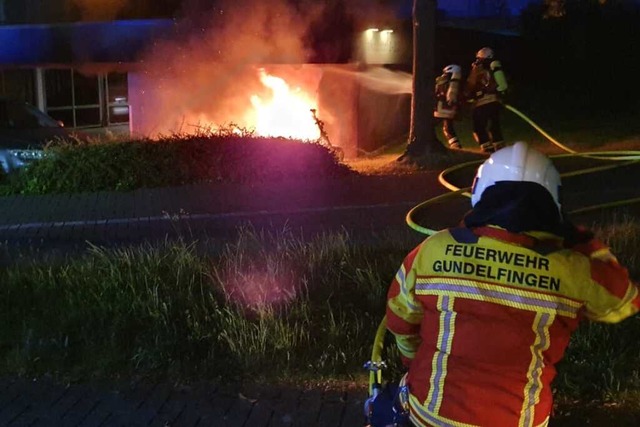 Zu einem Brand in einer Garage musste ...hr in der Nacht zum Samstag ausrcken.  | Foto: Feuerwehr Gundelfingen