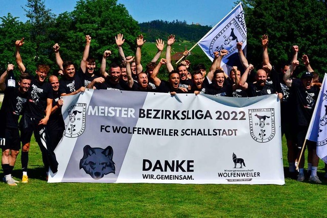 Die Mannschaft des FC Wolfenweiler-Sch...Meisterstck und feierte mit den Fans.  | Foto: Daniel Thoma