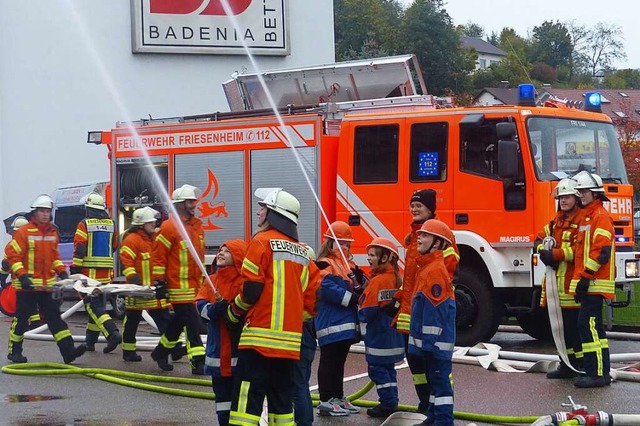 Die Friesenheimer Feuerwehr bei einer bung im Jahr 2019.  | Foto: Frank Leonhardt